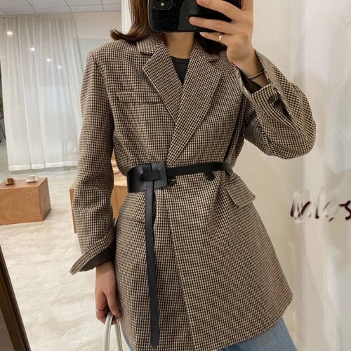 Woolen blazer with belt