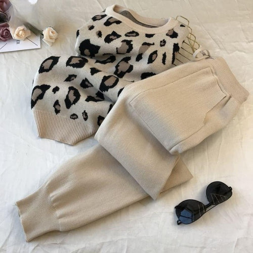 Two-piece knitted set